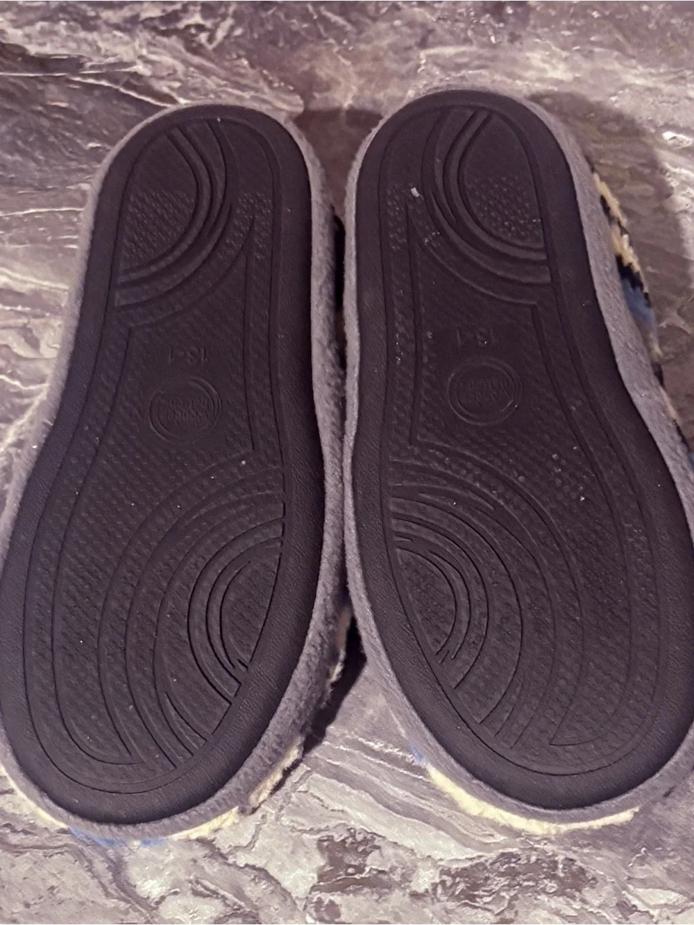 Boys Slip-On House Slippers Size 13/1
